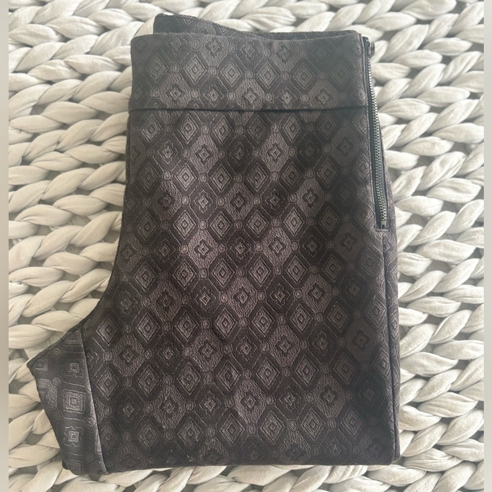 Le Château Grey Diamond Jacquard Pants - Size 1/2
